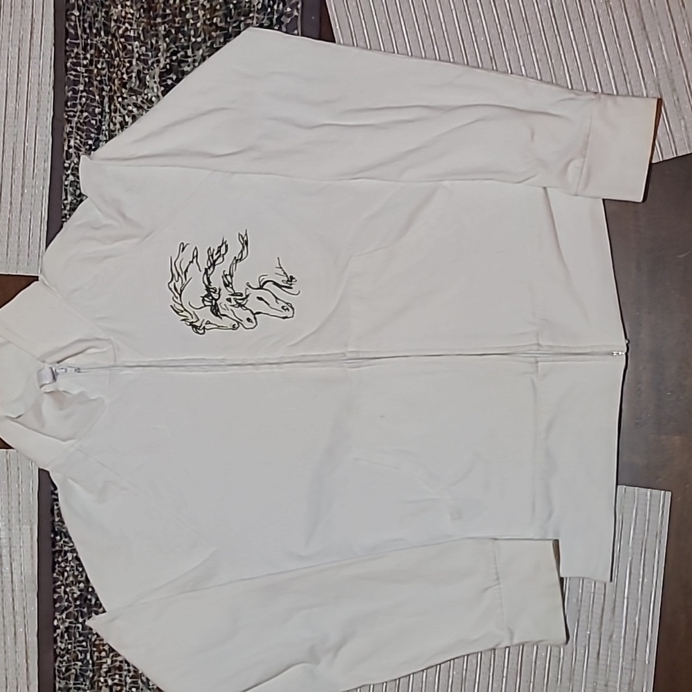 Long sleeve zipped up